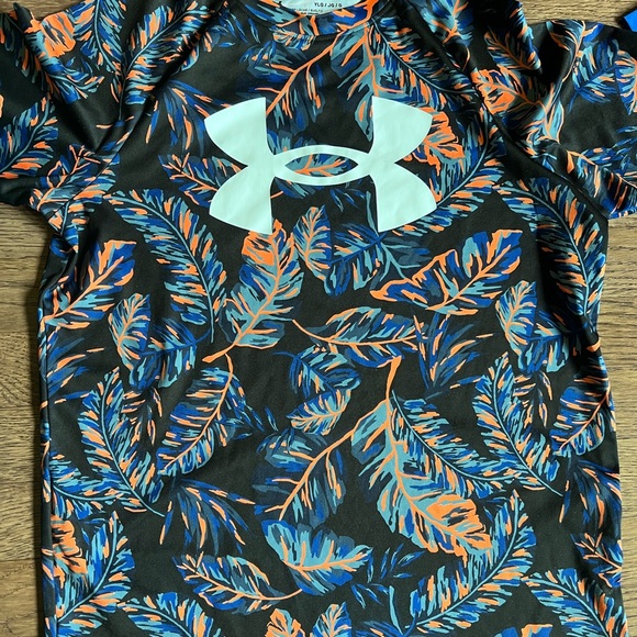 Under Armour, Nike, Adidas Short Sleeve Kids Tee - Picture 3 of 10